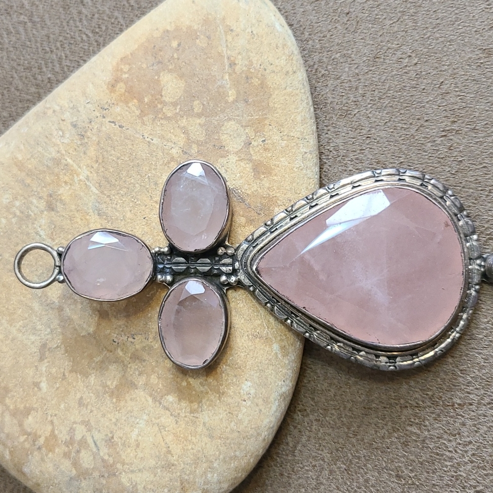 ROSE QUARTZ PENDANT